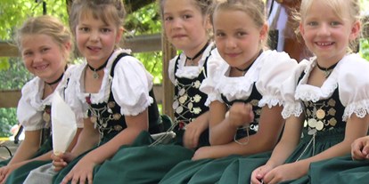 Hotels und Ferienwohnungen im Oberallgäu - Kinder & Familie: Kindergerichte - Waldfest des Trachtenvereins D'Holzar in Fischen - Waldfest des Trachtenvereins D'Holzar in Fischen