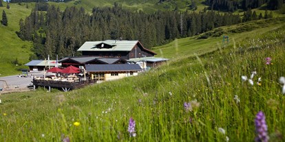 Hotels und Ferienwohnungen im Oberallgäu - Parken & Anreise: kostenpflichtige Parkplätze - Berghütte Grasgehren im Wandergebiet Skigebiet am Riedbergpass - Berghütte Grasgehren unterm Riedbergerhorn