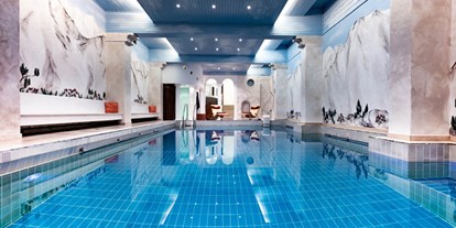 Hotels und Ferienwohnungen im Oberallgäu - Freizeit: Innenpool - Schwimmbad - Hotel Erlebach - 4* Wellnesshotel im Kleinwalsertal