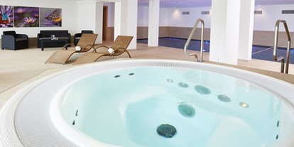 Hotels und Ferienwohnungen im Oberallgäu - Freizeit: Innenpool - Whirlpool und Schwimmbad  - Wohlfühlhotel Frohsinn in Fischen im Allgäu
