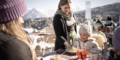 Hotels und Ferienwohnungen im Oberallgäu - Betriebsart | Angebot: durchgehend warme Küche - Panoramaterrasse Alpe Dornach - Alpe Dornach | Allgäuer Alpinküche