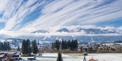 Hotels und Ferienwohnungen im Oberallgäu - Parken & Anreise: E-Ladestation - Fischen im Allgäu - Ausblick auf die gegenüberliegende Hörnerkette  - Alpin Hotel bichl 761
