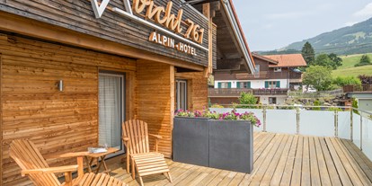Hotels und Ferienwohnungen im Oberallgäu - Parken & Anreise: Anreise mit ÖPNV möglich - Fischen im Allgäu - Terrasse mit Bergblick - Alpin Hotel bichl 761