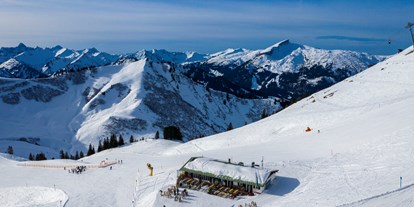 Hotels und Ferienwohnungen im Oberallgäu - Saison: Winter - Pistenvergnügen grenzenlos an der Kanzelwandbahn im Kleinwalsertal - Die Kanzelwandbahn - grenzenloses Wintervergnügen