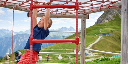 Hotels und Ferienwohnungen im Oberallgäu - Kinder & Familie: Kinderspielplatz - Kanzelwandbahn in Riezlern im Kleinwalsertal - Die Kanzelwandbahn - grenzenloses Wander- und Bergerlebnis