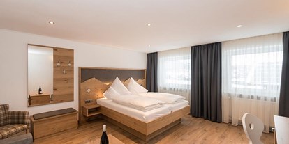 Hotels und Ferienwohnungen im Oberallgäu - Unterkunftsart: Hotel - Doppelzimmer "Bergsteiger" im Gästehaus - Ihr Alpenblick - Hotel & Restaurant in Fischen im Allgäu