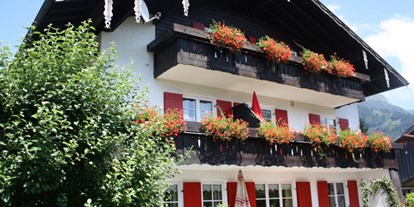 Hotels und Ferienwohnungen im Oberallgäu - Parken & Anreise: E-Ladestation - Allgäu - Gästehaus Alpin - Ferienwohnungen in Oberstdorf im Allgäu - Gästehaus Alpin - 4-Sterne Ferienwohnungen im Allgäu