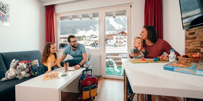 Hotels und Ferienwohnungen im Oberallgäu - Kinder & Familie: Kinderspielplatz - Restaurant im Familienhotel Kleinwalsertal in Riezlern - Restaurant im Familienhotel Kleinwalsertal in Riezlern  