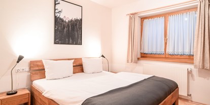 Hotels und Ferienwohnungen im Oberallgäu - Unterkunftsart: Chalet / Ferienhaus - Alpenhaus Oberstdorf - Schlafzimmer 2 App. 401 | gipfelGLÜCK (Untergeschoss) - ALPENHAUS Oberstdorf