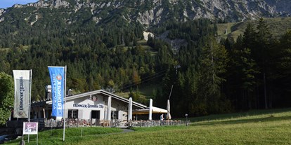 Hotels und Ferienwohnungen im Oberallgäu - Parken & Anreise: Anreise mit ÖPNV möglich - Erdinger Urweisse Alp an der Wiedhagbahn in Oberjoch - Erdinger Urweisse Alp an der Wiedhagbahn in Oberjoch