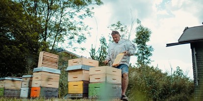 Hotels und Ferienwohnungen im Oberallgäu - Kinder & Familie: kinderwagengeeignet - Der Bienenkorb - Schauimkerei mit Bienenerlebnispfad - Der Bienenkorb - Schauimkerei, Bienenerlebnispfad mit Führungen