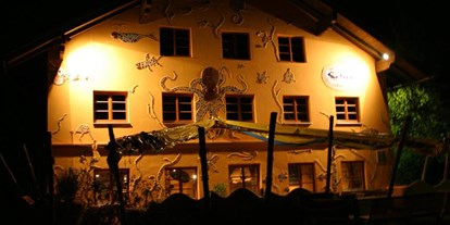 Hotels und Ferienwohnungen im Oberallgäu - Zum Schiff - Restaurant & Gasthof in Bihlerdorf

Aussenansicht Nacht - Zum Schiff in Blaichach - Bihlerdorf im Allgäu