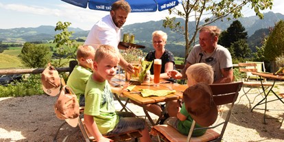 Hotels und Ferienwohnungen im Oberallgäu - Betriebsart | Angebot: Kaffee und Kuchen - Berghof-Stüble im Alpenwildpark in Obermaiselstein - Berghof-Stüble im Alpenwildpark in Obermaiselstein