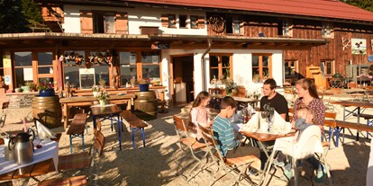 Hotels und Ferienwohnungen im Oberallgäu - Betriebsart | Angebot: Kaffee und Kuchen - Berghof-Stüble im Alpenwildpark in Obermaiselstein - Berghof-Stüble im Alpenwildpark in Obermaiselstein