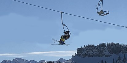 Hotels und Ferienwohnungen im Oberallgäu - Parken & Anreise: kostenpflichtige Parkplätze - Skigebiet Grasgehren zwischen Obermaiselstein und Balderschwang im Allgäu - Sonnen- Skiparadies Grasgehren am Riedbergpass