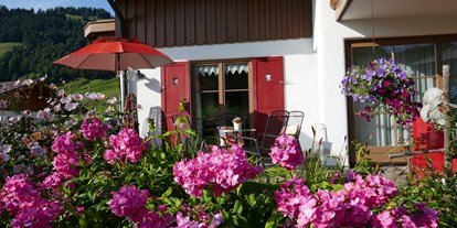 Hotels und Ferienwohnungen im Oberallgäu - Ausstattung: Parkplatz - Balderschwang - FEWO "KÖPFLE"***
Ihr Platz an der SONNE! - Albingers Landhaus