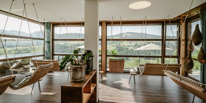 Hotels und Ferienwohnungen im Oberallgäu - Freizeit: Innenpool - Schwebeliegenraum - Bergkristall - Mein Resort im Allgäu