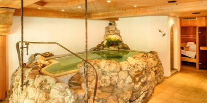 Hotels und Ferienwohnungen im Oberallgäu - Verpflegung: Naturküche - Allgäu - Entspannung im Whirlpool mit Bergquell-Wasser  - Alpengasthof-Hotel Schwand