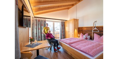 Hotels und Ferienwohnungen im Oberallgäu - Freizeit: Massage - Sonthofen - Rolstuhlgerechtes und barrierefreies Zimmer - Pflegehotel Allgäu in Sonthofen