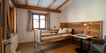 Hotels und Ferienwohnungen im Oberallgäu - Pflegezimmer im Landhausstil - Pflegehotel Allgäu in Sonthofen