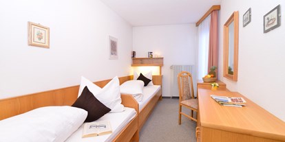 Hotels und Ferienwohnungen im Oberallgäu - Parken & Anreise: E-Ladestation - Vorarlberg - Hotels im Kleinwalsertal - Familienhotel in Riezlern - Familienhotel Kleinwalsertal in Riezlern