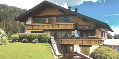 Hotels und Ferienwohnungen im Oberallgäu - Parken & Anreise: Anreise mit ÖPNV möglich - Riezlern - Gästehaus Strasser - Appartements
