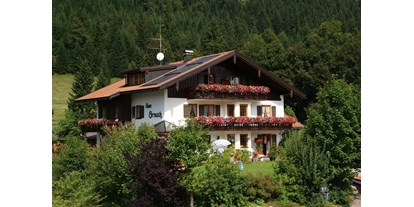 Hotels und Ferienwohnungen im Oberallgäu - Parken & Anreise: E-Ladestation - Bad Hindelang - Haus Ornach - Haus Ornach