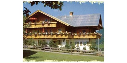 Hotels und Ferienwohnungen im Oberallgäu - Ausstattung: Parkplatz - Mittelberg Mittelberg - Ort - Tobel - Familie Schwendiger