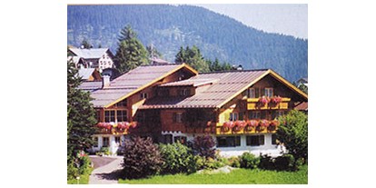 Hotels und Ferienwohnungen im Oberallgäu - Ausstattung: Garage / Carport - Hirschegg Hirschegg - Ort - Walser Chalet