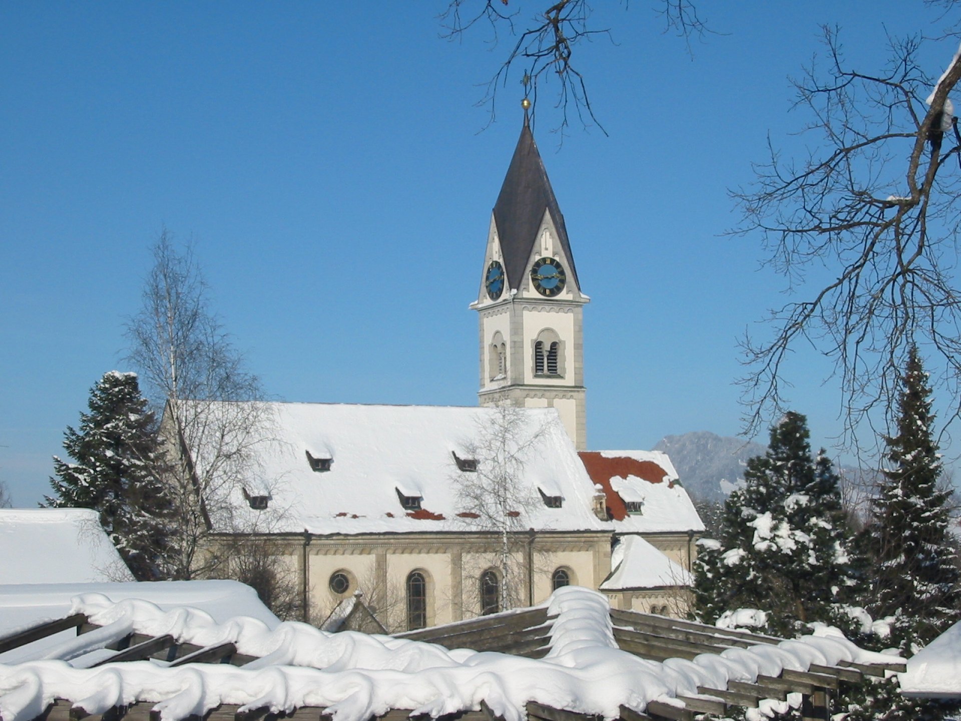 Kirche im Winter in Blaichach