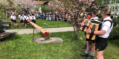 Hotels und Ferienwohnungen im Oberallgäu - Bayern - Maifeiertag mit Maibauaufstellen im Allgäu - Oberallgäu - 1. Mai - Maibaumaufstellen im Oberallgäu 