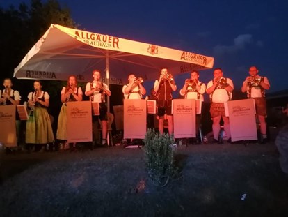 Hotels und Ferienwohnungen im Oberallgäu - Böhmischer Blasmusikabend mit den Holz & Blech CHAOTEN - Böhmischer Blasmusikabend 2024 mit den HOLZ & BLECH CHAOTEN