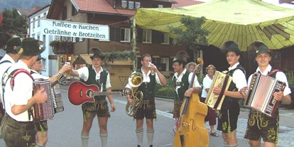 Hotels und Ferienwohnungen im Oberallgäu - Kategorien: Musik - Dorffest im Bergsteigerdorf Hinterstein - Dorffest 2024 im Bergsteigerdorf Hinterstein