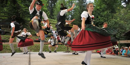 Hotels und Ferienwohnungen im Oberallgäu - Kategorien: Open-Air - Waldfest in Bad Hindelang - Vorderhindelang - Waldfest 2024 in Bad Hindelang - Vorderhindelang