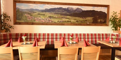 Hotels und Ferienwohnungen im Oberallgäu - Parken & Anreise: Busparkplatz - Bayern - Restaurant Allgäuer Stuben in Obermaiselstein - Restaurant Allgäuer Stuben