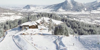Hotels und Ferienwohnungen im Oberallgäu - Parken & Anreise: Busparkplatz - Bayern - MiKas Skischule am Ofterschwanger Horn - MiKas Skischule am Ofterschwanger Horn
