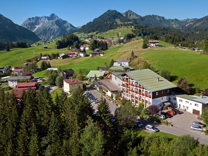 Hotels und Ferienwohnungen im Oberallgäu - Herzlich Willkommen im Hotel Erlebach - Hotel Erlebach - 4* Wellnesshotel im Kleinwalsertal