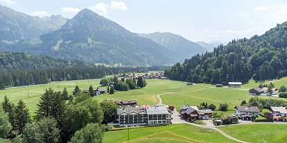 Hotels und Ferienwohnungen im Oberallgäu - Bergbahnticket Inklusive - Hotel Frohsinn Blickrichtung Rubihorn - Wohlfühlhotel Frohsinn in Fischen im Allgäu