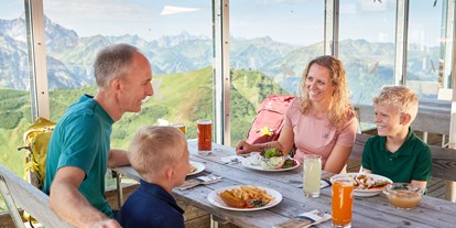 Hotels und Ferienwohnungen im Oberallgäu - Kinder & Familie: Kinder sind willkommen - Österreich - Kanzelwandbahn in Riezlern im Kleinwalsertal - Die Kanzelwandbahn - grenzenloses Wander- und Bergerlebnis