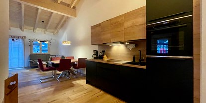 Hotels und Ferienwohnungen im Oberallgäu - Freizeit: Sauna - Ferienwohnung #4 Rotspitz für 2 bis 4 Personen: Küchenzeile - Bäumers Retreat - Ferienwohnungen in Bad Hindelang