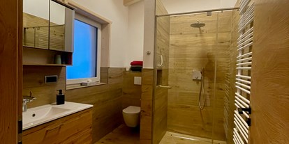 Hotels und Ferienwohnungen im Oberallgäu - Freizeit: Sauna - Ferienwohnung #4 Rotspitz für 2 bis 4 Personen: Badezimmer - Bäumers Retreat - Ferienwohnungen in Bad Hindelang
