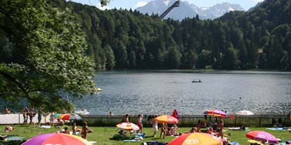 Hotels und Ferienwohnungen im Oberallgäu - Wetter: bei jedem Wetter - Naturfreibad Freibergsee bei Oberstdorf - Naturfreibad Freibergsee mit Bootsverleih bei Oberstdorf