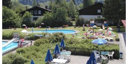 Hotels und Ferienwohnungen im Oberallgäu - Saison: Sommer - Oberstaufen - Freibad Thalkirchdorf