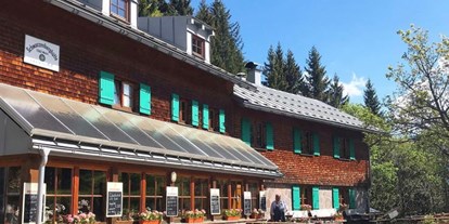 Hotels und Ferienwohnungen im Oberallgäu - Bad Hindelang - Schwarzenberghütte im Naturschutzgebiet Hintersteiner Tal - Schwarzenberghütte - Einkehrziel im Hintersteiner Tal