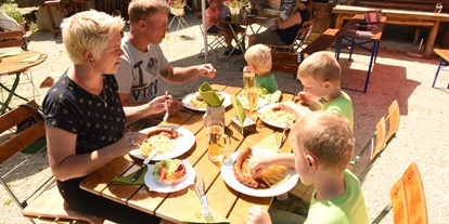 Hotels und Ferienwohnungen im Oberallgäu - Kinder & Familie: Kinder sind willkommen - Deutschland - Berghof-Stüble im Alpenwildpark in Obermaiselstein - Berghof-Stüble im Alpenwildpark in Obermaiselstein