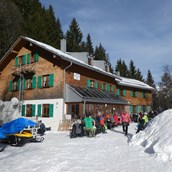 Ausflugsziele im Oberallgäu: Schwarzenberghütte in Bad Hindelang im Hintersteinertal im Allgäu - Schwarzenberghütte mit Naturrodelbahn im Hintersteinertal 