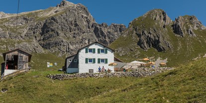 Hotels und Ferienwohnungen im Oberallgäu - Saison: Sommer - Vorarlberg - Widdersteinhütte gegenüber den Lechtaler Alpen