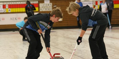 Hotels und Ferienwohnungen im Oberallgäu - Parken & Anreise: kostenpflichtige Parkplätze - Curling für Jedermann und Jedefrau