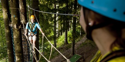 Hotels und Ferienwohnungen im Oberallgäu - Kinder & Familie: Kindergerichte - Kletterwald | Hochseilgarten über dem Alpsee im Allgäu - Kletterwald Bärenfalle in der Alpsee Bergwelt