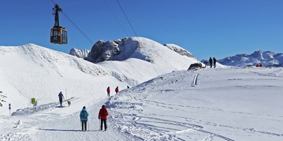 Hotels und Ferienwohnungen im Oberallgäu - Oberstdorf - Winterwandern auf dem  Nebelhorn über Oberstdorf - Oberallgäu - Die Nebelhornbahn im Winter 